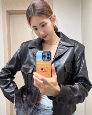 Kim Su-Ji Instagram - 💜