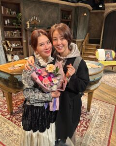 Kim Sung-ryung Instagram - #연극슈만 #막공관람 더 아름다워 지고~ 더 멋진 배우로~ 계속 전진하는… #이일화배우님 존경스럽다 일화야~^^