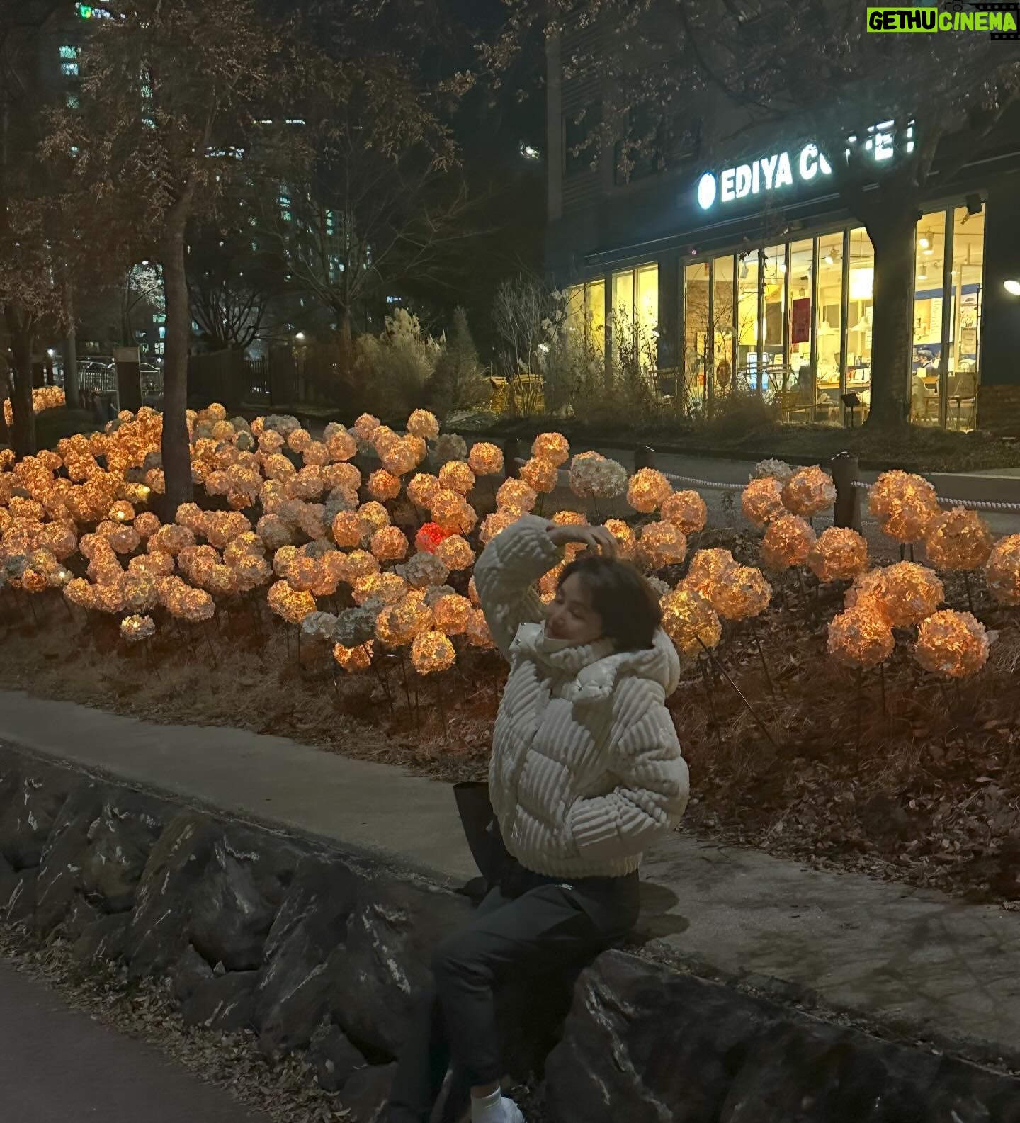Kim Sung-ryung Instagram - λ³λ΄μμ~ π #λλκΎΌ κ·μ½μ£ ? #κ΅νμ°¨ μ¬λμ€λ¬μ
