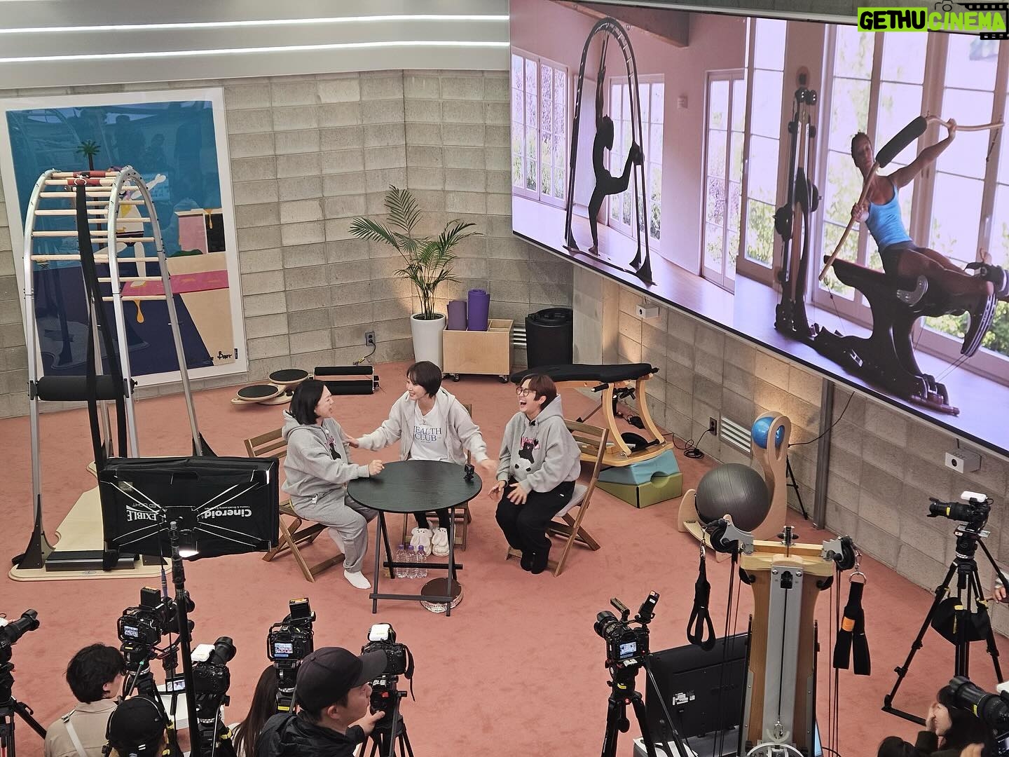Kim Sung-ryung Instagram - #가방속의인생스토리토크백 #송은이 #김숙 #어제방송 재밋개 수다 ~ 과연 저의 가방속 아이템은? 별거 없음 🤣
