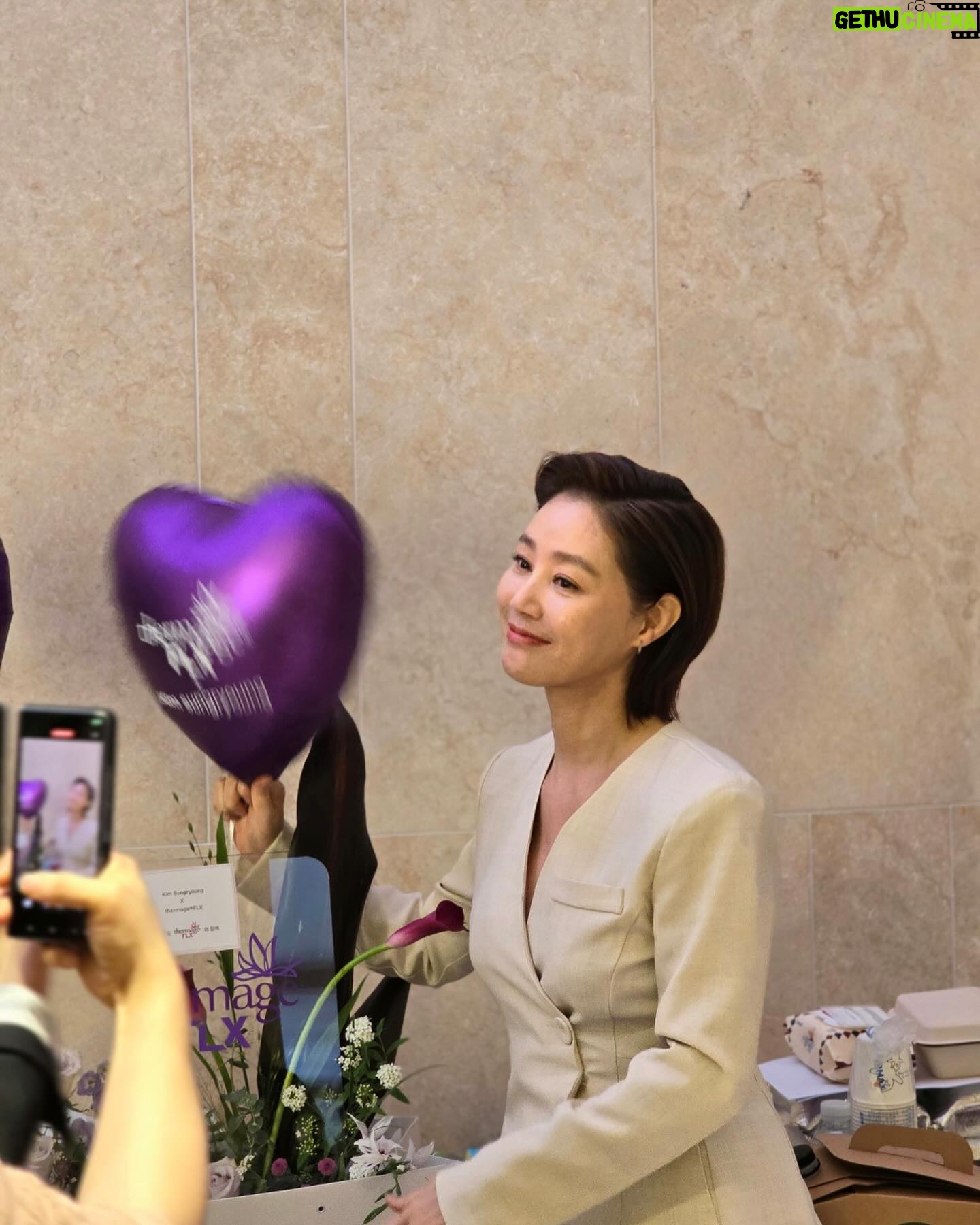 Kim Sung-ryung Instagram - @thermage_kr #써마지flx #건강한관리 #합시다 #감사합니다 #💜