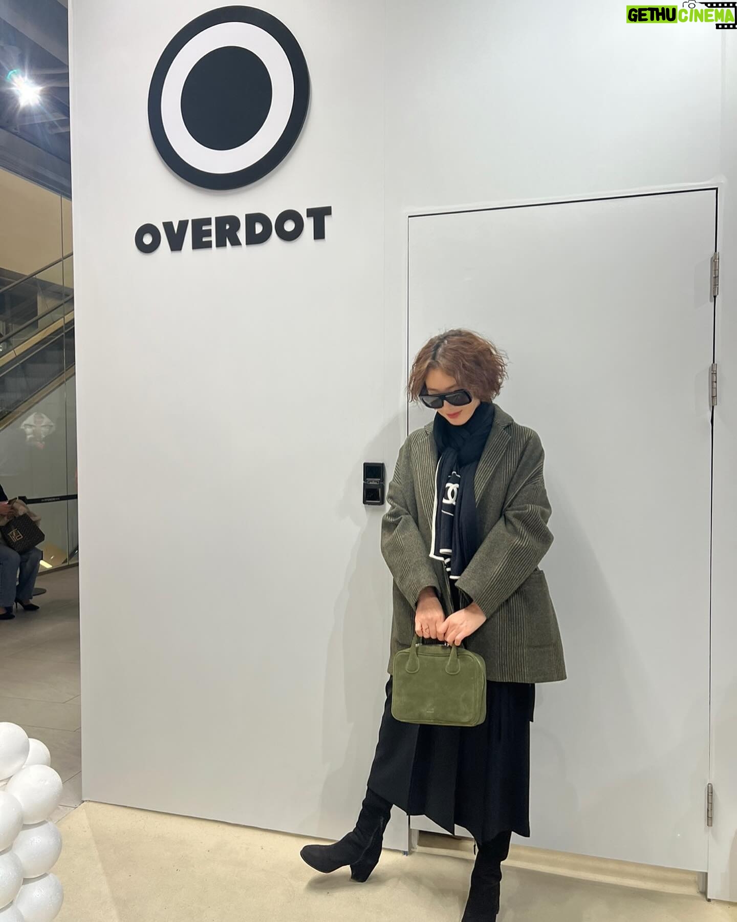 Kim Sung-ryung Instagram - #overdot 영철이와 함께~ 신나게 득템^^ #김영철 파이팅😍