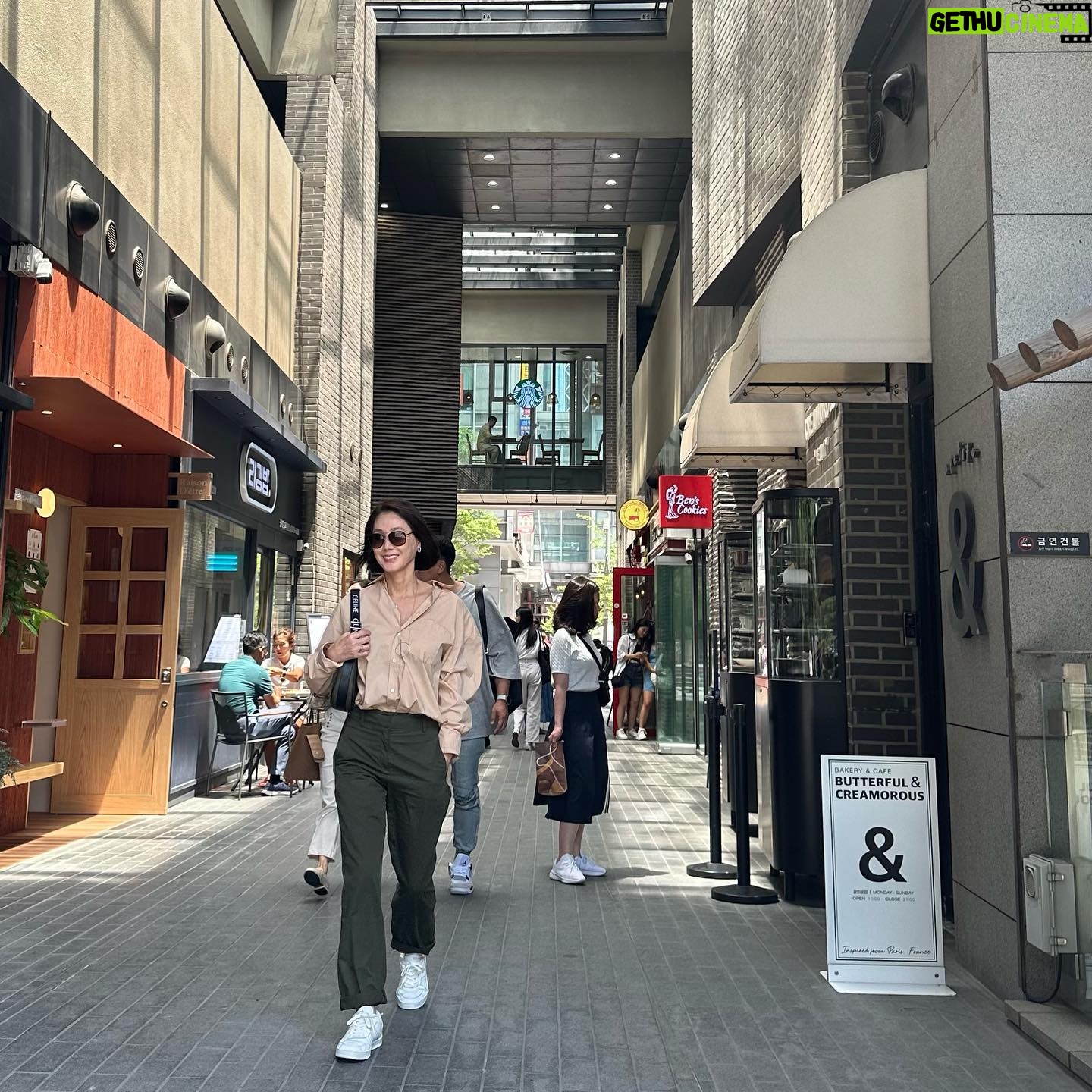Kim Sung-ryung Instagram - 모처럼 광화문~ #할렐루야동생들🥰
