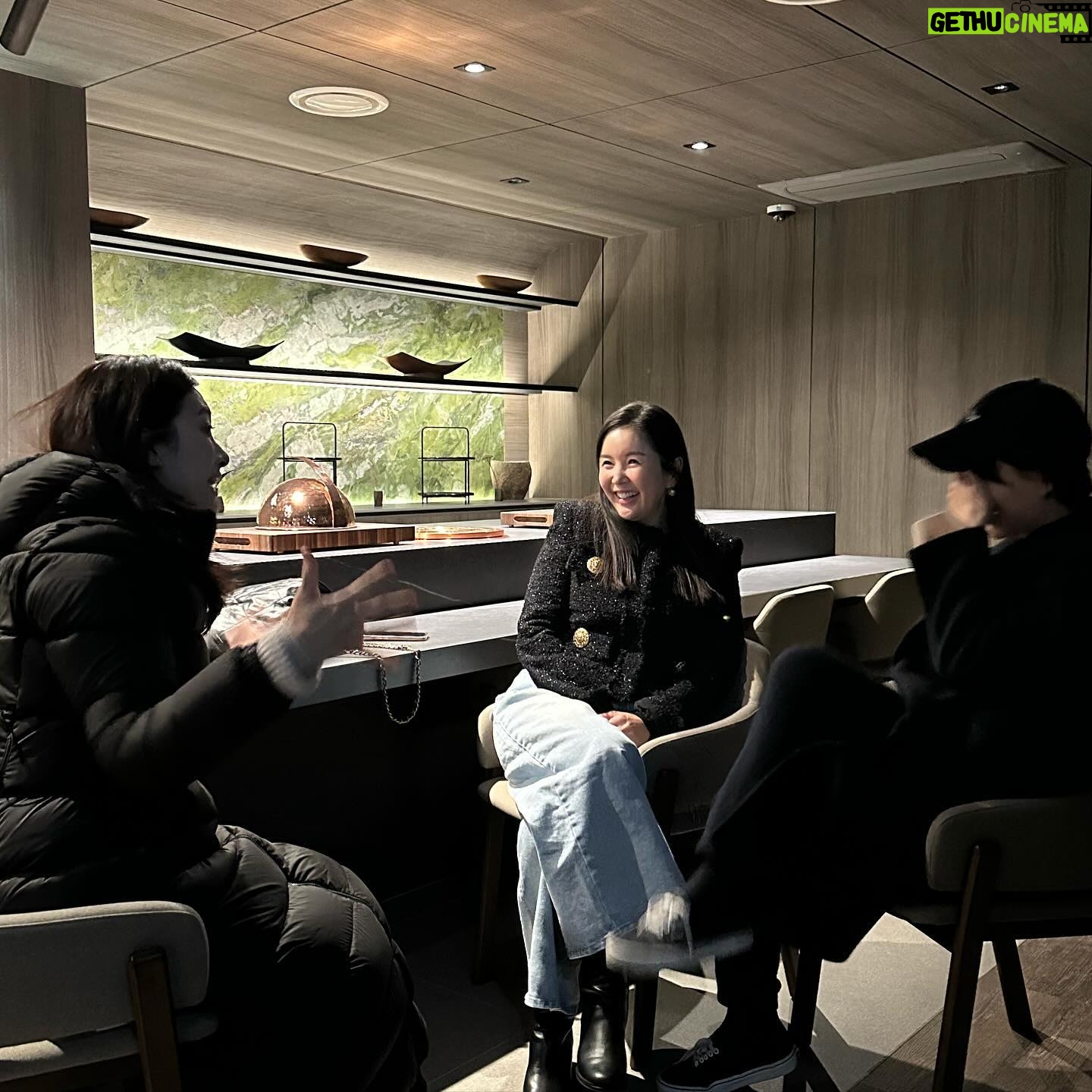 Kim Sung-ryung Instagram - 이쁜동생들과의 수다는 수다도 이쁘다~ #평생동안 #장영란 #박효주 #김민정 그리고 @kut_seoul