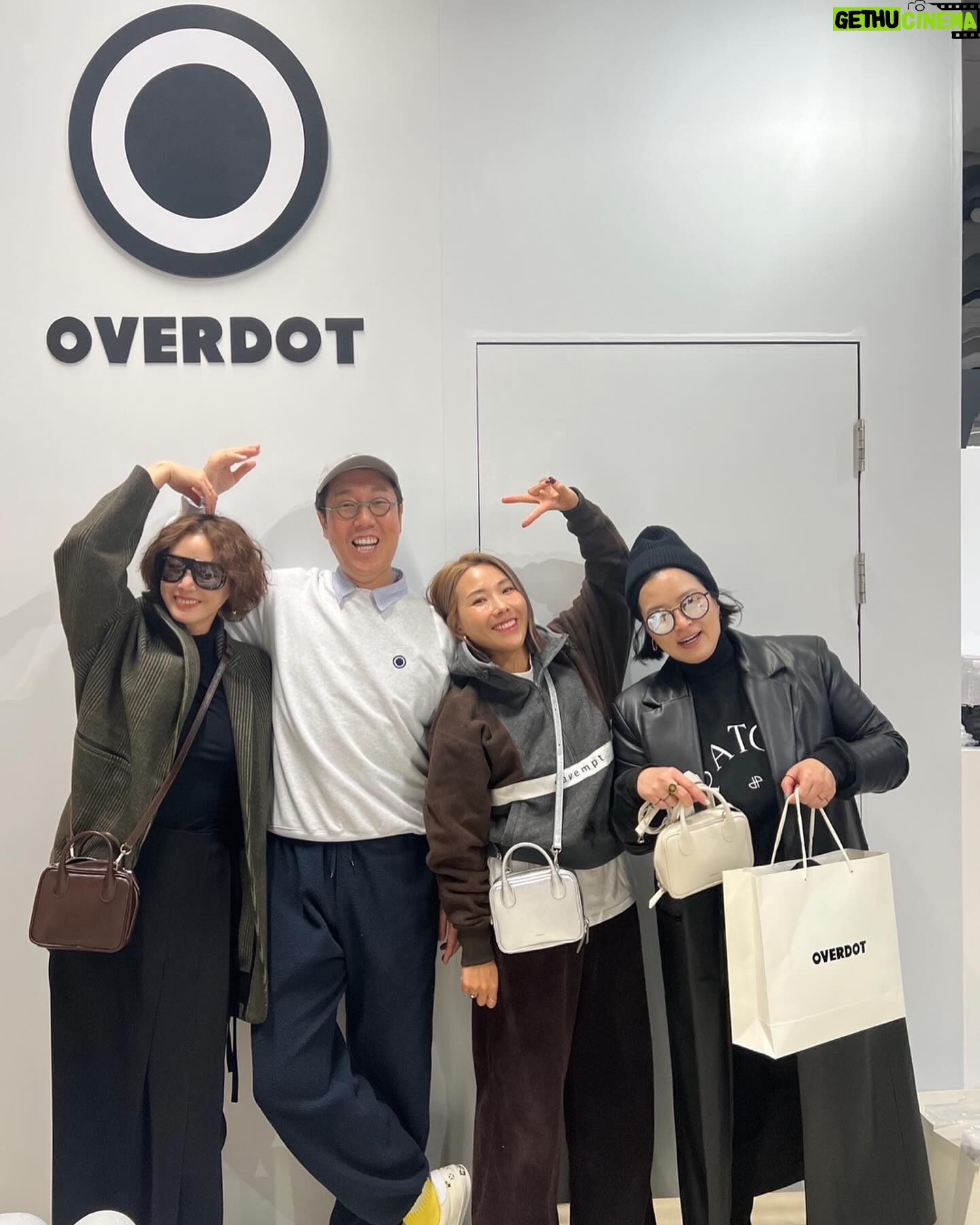 Kim Sung-ryung Instagram - #overdot 영철이와 함께~ 신나게 득템^^ #김영철 파이팅😍