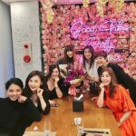Kim Wan-sun Instagram - 에궁.. 이 사진이 잘 못 올려졌네요...😅 언니들의 사랑과 축복을 엄청나게 받아 행복했습니다~!!😘