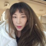 Kim Wan-sun Instagram - 봄이네요. 여전히 패딩을 입고 있지만..ㅎ #오랜만에 #셀카 #🤩🥰😘