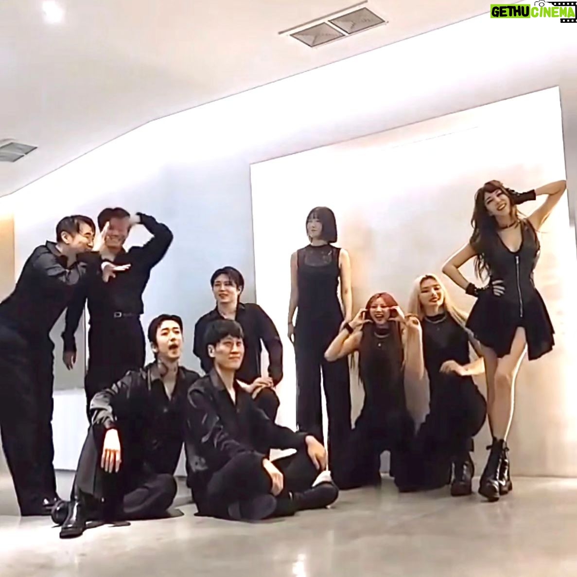 Kim Wan-sun Instagram - 오늘 너무 멋졌어 우리 #팀완선 #teamwansun #itiswhatitis @haejoong_leemind @mrjoesong @whysorosy @1x1_ill @cotton_som_ @workitdoitnow