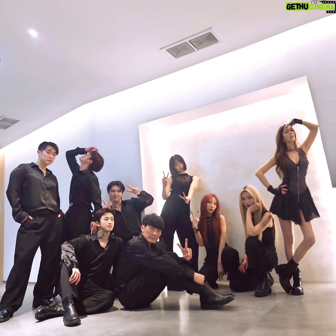 Kim Wan-sun Instagram - 오늘 너무 멋졌어 우리 #팀완선 #teamwansun #itiswhatitis @haejoong_leemind @mrjoesong @whysorosy @1x1_ill @cotton_som_ @workitdoitnow
