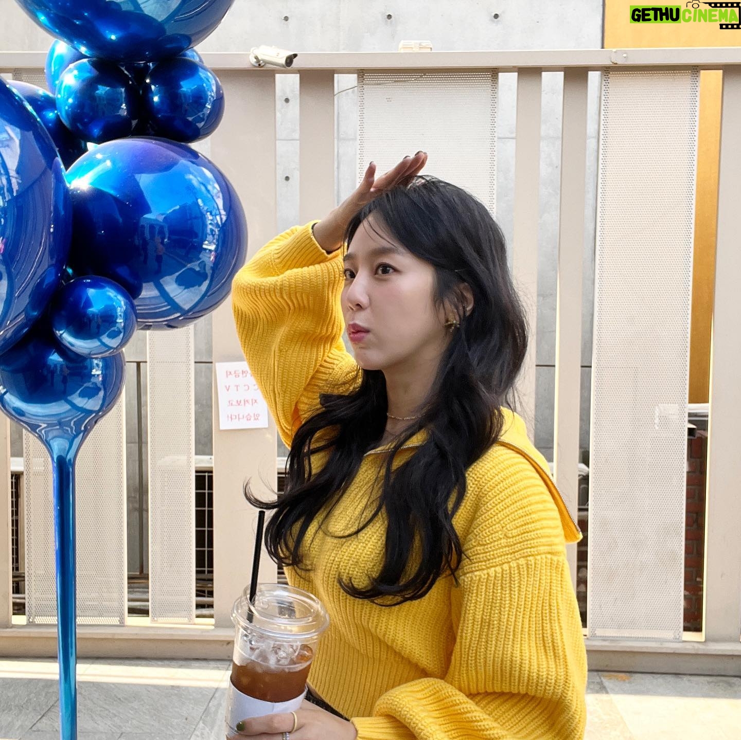 Kim Ye-won Instagram - 겨울이 오고있어도 아아❄️⛄️❄️