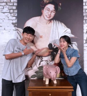 Kim Ye-won Instagram - 압박면접 시즌2 
10월30일 첫시작합니다🩵🩵🩵

새로운 채널로 이사하니까요
여러분들 와서 좋,댓,구,알 해주세요
😚

(규진아 볼하트는 좀 과했다)