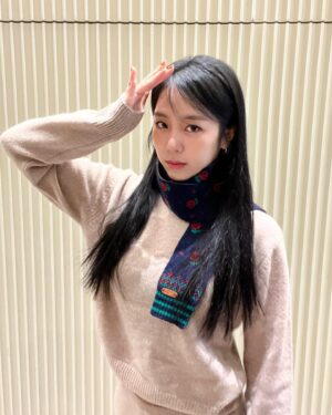 Kim Ye-won Instagram - 이제 조금 살아났는데
밖이 냉동창고네......🥶