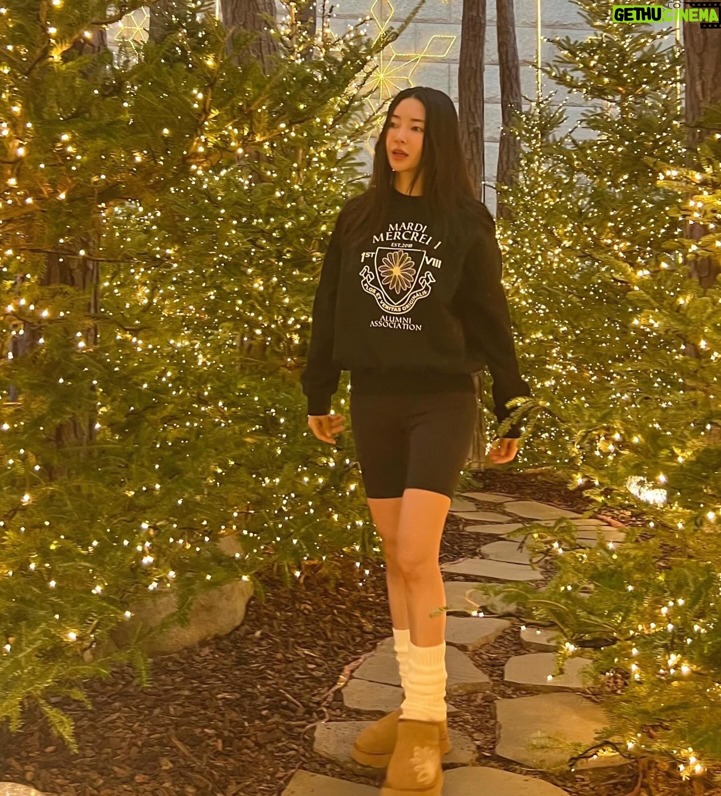 Kim Yun-jee Instagram - November has been full of happiness and laughterπ10more days to goππ» μμμ΄ κ°λν λμ 11μπ