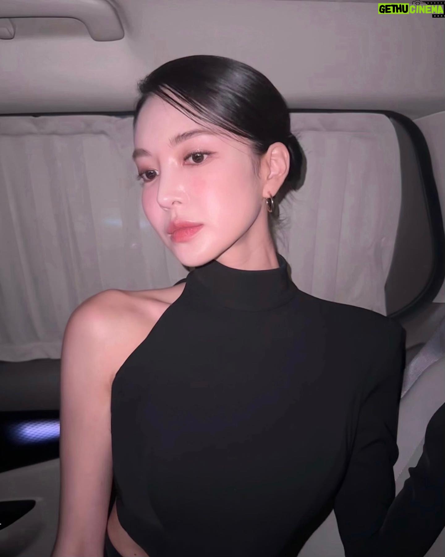 Kim Yun-jee Instagram - What an amazing night at the @korealegacy Gala!ππ»β¨ μμΌλ‘λ κΎΈμ€ν κ΄μ¬ λΆνλλ¦¬κ³ ~ λ§€μ£Ό μ§νλλ λ΄μ¬λ λ§μ΄ μ°Έμ¬ λΆνλ립λλ€π«Άπ» λ κ±°μν€μΉμμ λ§λμπ