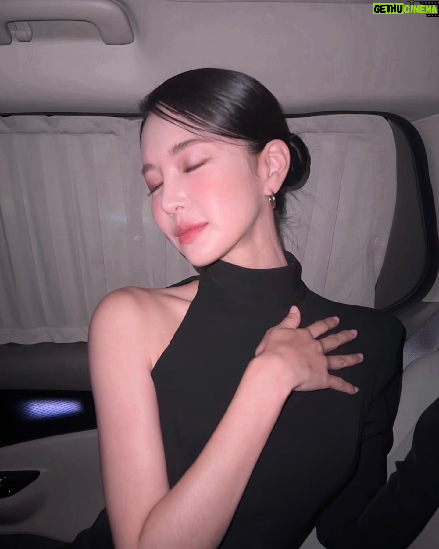 Kim Yun-jee Instagram - What an amazing night at the @korealegacy Gala!ππ»β¨ μμΌλ‘λ κΎΈμ€ν κ΄μ¬ λΆνλλ¦¬κ³ ~ λ§€μ£Ό μ§νλλ λ΄μ¬λ λ§μ΄ μ°Έμ¬ λΆνλ립λλ€π«Άπ» λ κ±°μν€μΉμμ λ§λμπ