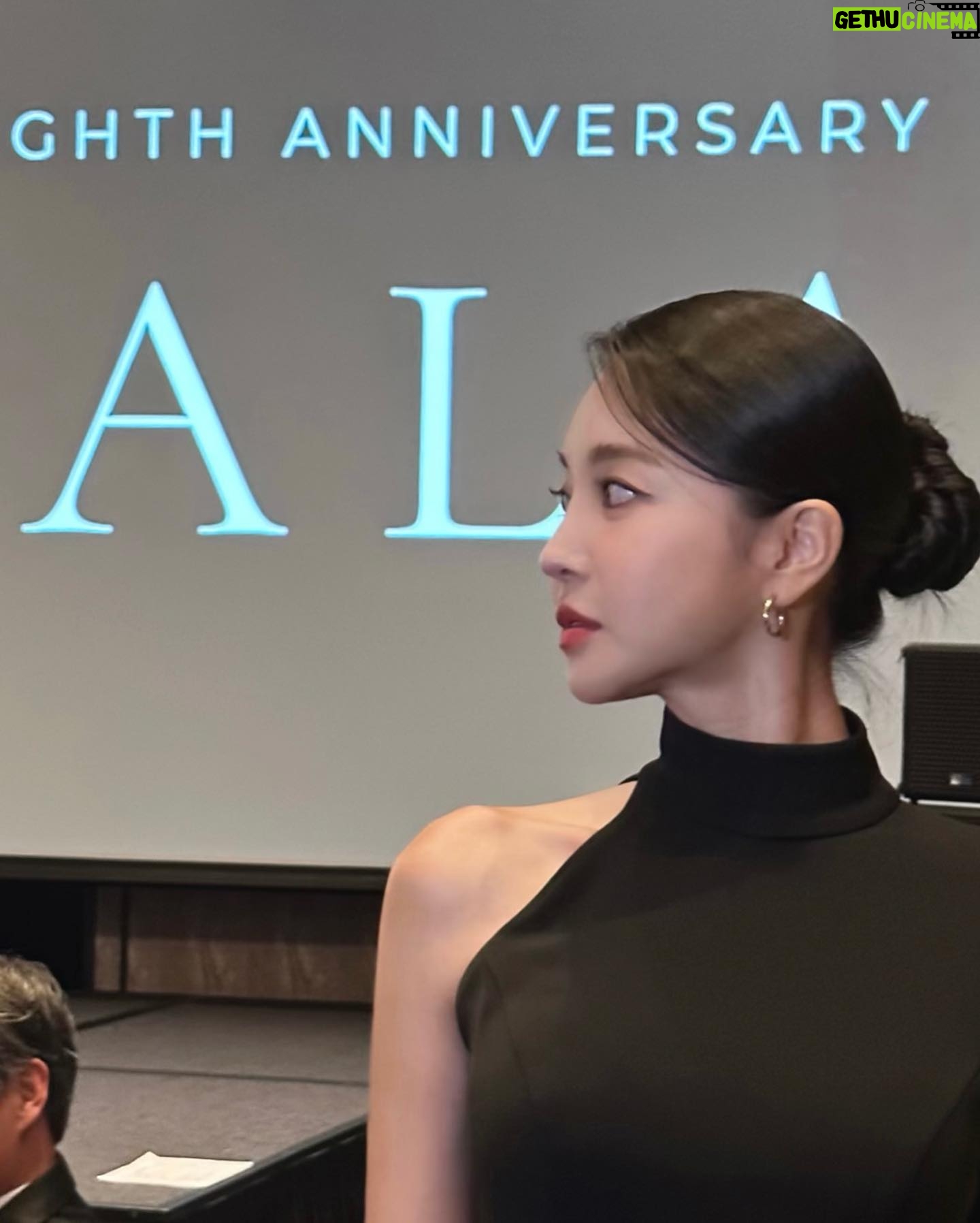 Kim Yun-jee Instagram - What an amazing night at the @korealegacy Gala!ππ»β¨ μμΌλ‘λ κΎΈμ€ν κ΄μ¬ λΆνλλ¦¬κ³ ~ λ§€μ£Ό μ§νλλ λ΄μ¬λ λ§μ΄ μ°Έμ¬ λΆνλ립λλ€π«Άπ» λ κ±°μν€μΉμμ λ§λμπ