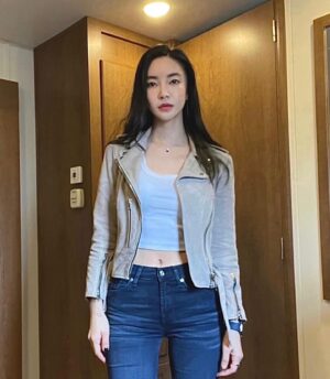 Kim Yun-jee Instagram - Mi-Sun 미선 / LIFT 리프트 on @netflix  #liftnetflix #리프트비행기를털어라