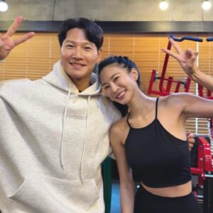 Kim Yun-jee Instagram - 짐종국 너무나 애청자였는데 직접 이렇게 나가게되서 너무나 행복했다🫶🏻 선배님 최고! @kjk76 👍 #짐종국 #gymjongkook #liftnetflix #리프트비행기를털어라