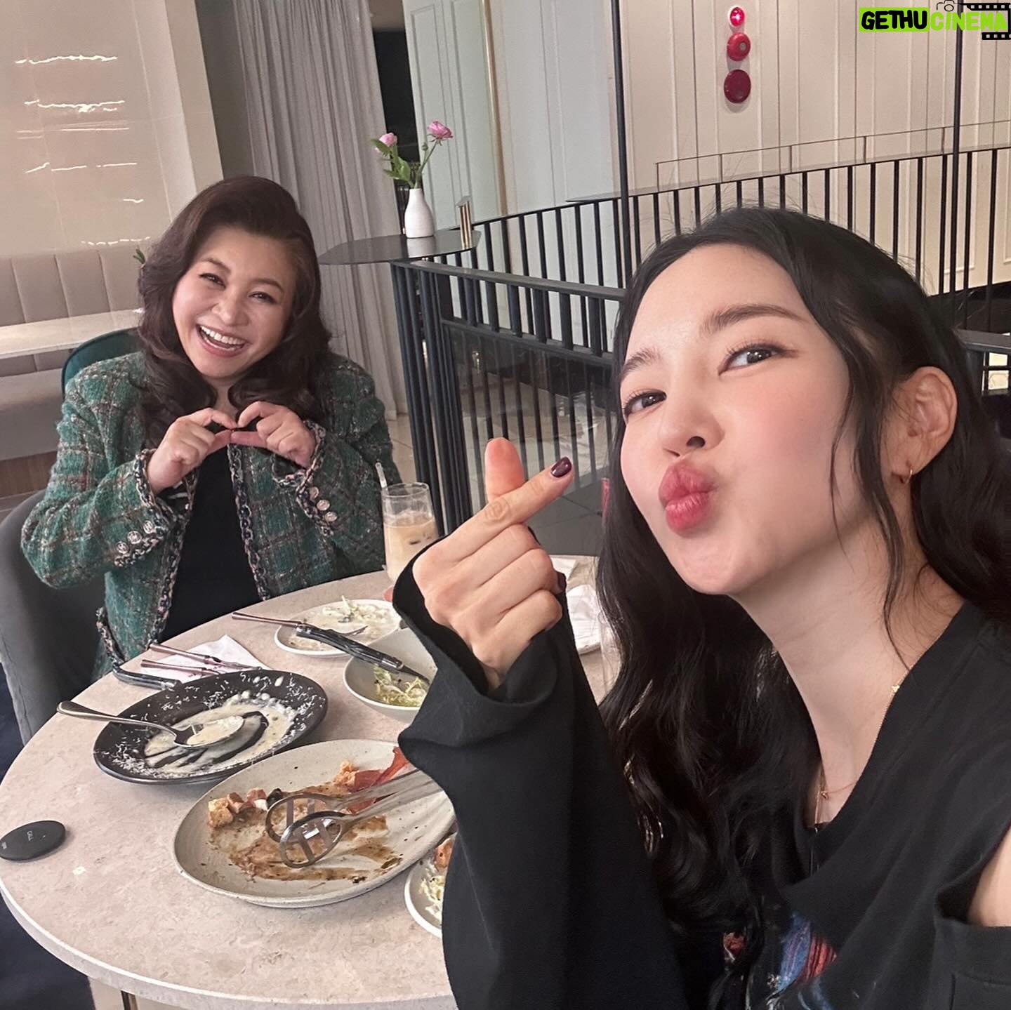 Kim Yun-jee Instagram - 3월의 조각들🙏🏻 moments of March🍀 HELLO April❤️