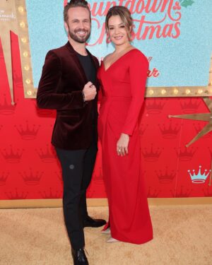 Kimberley Sustad Instagram - What a night. I cannot believe I am a part of such an incredible family and @hallmarkchannel you really are family. Thank you for having me, and for so many “pinch me” moments. I am so grateful. There are none who do Hallmark Moments like you. And to the fans that make this all possible, THANK YOU!!! It’s all for you and I get to do what I do because of you. Love you. A lot. Oh and Welcome To The Countdown to Christmas!!!!! This year is lit!!!!!❤️❤️❤️ Get ready!!!!
@hallmarkchannel #countdowntochristmas #lightscamerachristmas
