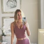 Kimberley Garner Instagram - ‘you are exactly where you need to be’ 🎨 @alo