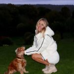 Kimberley Garner Instagram - ✨ walkies in @alo