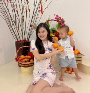 Kimberly Chia Instagram - Was taking solo pics and this boy photobombed, eager to 拜年 🍊🍊
How is it already 初四?!
