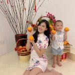 Kimberly Chia Instagram – Was taking solo pics and this boy photobombed, eager to 拜年 🍊🍊
How is it already 初四?!