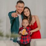Kimberly Chia Instagram – The best part of this season is spending precious family moments together ✨ thank you @openhaus.studio for making this so special ❤️ 

Gown @blushhousebridal
Makeup @ladyyclairemakeup
Studio @openhaus.studio