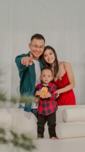 Kimberly Chia Instagram - The best part of this season is spending precious family moments together ✨ thank you @openhaus.studio for making this so special ❤️ Gown @blushhousebridal Makeup @ladyyclairemakeup Studio @openhaus.studio