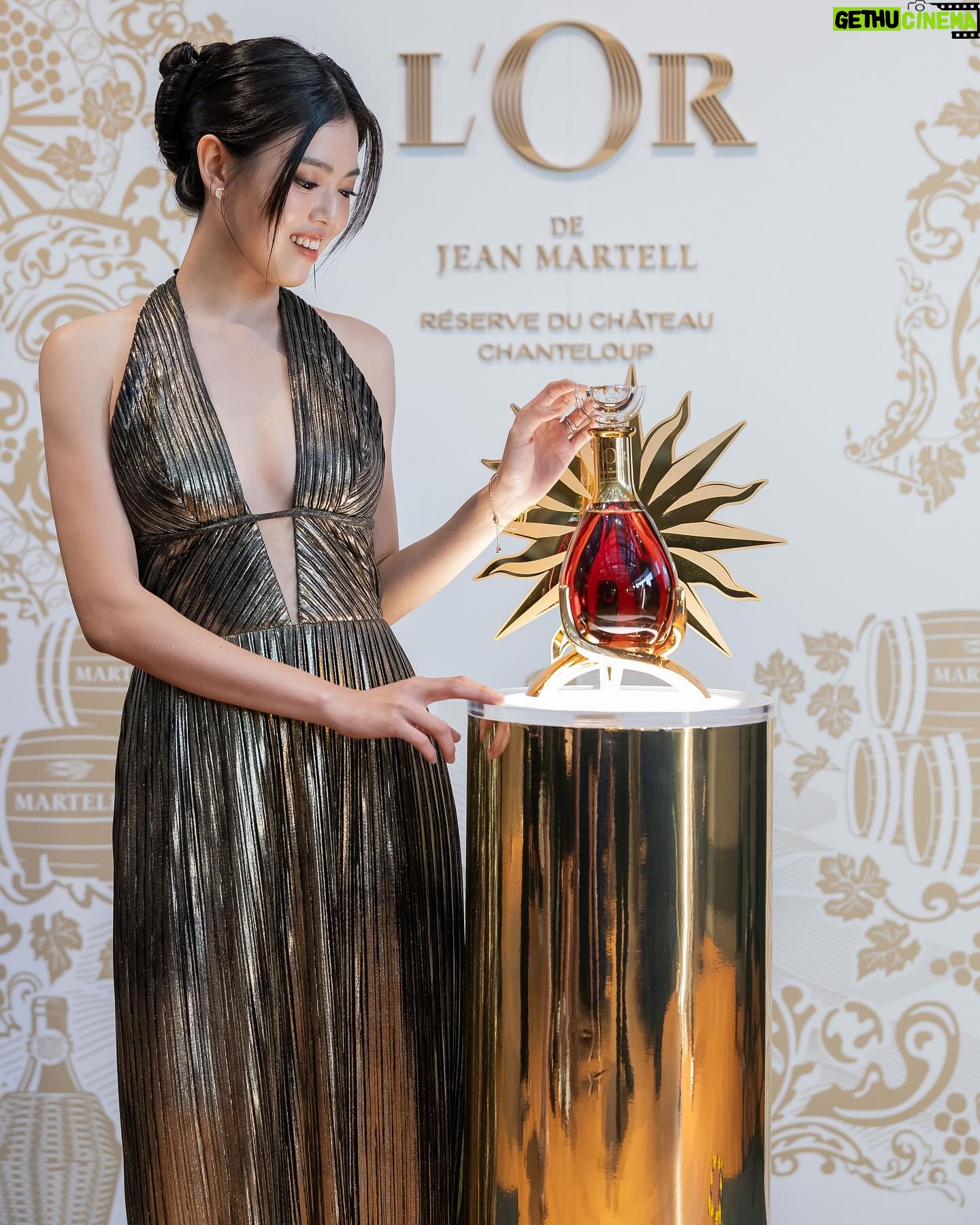 Kimberly Chia Instagram - Only 1,000 bottles worldwide, I’m a lucky girl who had the opportunity to savor the exquisite L’Or De Jean Martell 1715 Reserve Du Chateau 🥃 With a blend of 1400 eaux-de-vie from Cognac’s finest terroirs, I was brought on an extraordinary sensory journey. Aged in 300-year-old oak, in Château de Chanteloup’s cellar, only 1,000 exclusive decanters were released. Cheers to the golden age of cognac ✨ @MARTELLOFFICIAL #MARTELL #MARTELLCOGNAC #LORDEJEANMARTELL #AD Please enjoy Martell responsibly.