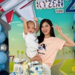 Kimberly Chia Instagram – My baby is 2! ✌️✌️
Thank you for coming into our lives and giving it so much meaning. Mummy and daddy love you so much ❤️

Thank you to all who made his 2nd birthday celebration so perfect! 
Location: @littlebearshousesg 
Party Setup: @hausofparties.sg 
Cake: @cakedwithlovesg 
Outfits: @simplylovedsg 
Party Favors: @kiddivity.sg