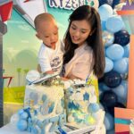 Kimberly Chia Instagram – My baby is 2! ✌️✌️
Thank you for coming into our lives and giving it so much meaning. Mummy and daddy love you so much ❤️

Thank you to all who made his 2nd birthday celebration so perfect! 
Location: @littlebearshousesg 
Party Setup: @hausofparties.sg 
Cake: @cakedwithlovesg 
Outfits: @simplylovedsg 
Party Favors: @kiddivity.sg