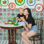 Kimberly Chia Instagram – *GIVEAWAY*
Photoshoots at different stages of Kyzen’s life is really my favorite thing to do 😍 LOVE this themed family photoshoot with @tinytoddsg ✨
I really think the best gift we can give are memories which is why @tinytoddsg and I would love to gift a complimentary Family Theme photoshoot to 1 of you!☺️
All you have to do is:
1. Be following me and @tinytoddsg
2. Like this photo
3. Comment “I would love a family photoshoot”
Giveaway will end on 24th Jan, 2359 and we will contact the lucky winner 🥰