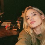 Kimberly Wyatt Instagram - Creating precious memories with our cozy family nights in, including our adorable cat. Painting Santa's presents and getting into the festive spirit together. 🎅🎨✨🐱