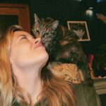 Kimberly Wyatt Instagram - Creating precious memories with our cozy family nights in, including our adorable cat. Painting Santa's presents and getting into the festive spirit together. 🎅🎨✨🐱