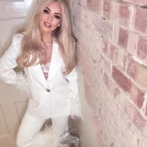 Kimberly Wyatt Instagram - Too glam to give a damn. 😜🤍
