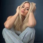 Kimberly Wyatt Instagram - Through the highs, the lows and the many curveballs life throws - hang in there! Im playing at @pubinthepark Marlow this Saturday!! 🎵 🩷 this crazy lil thing called life is made so much better with real moments with real people carving out time to celebrate what we have and letting go of the have-nots if even for a few stolen hours from the grind!!! Hope to see you there! 💜…life Xx -K