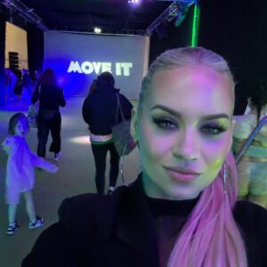 Kimberly Wyatt Instagram - Dance Mom vibes ✨ 

What a pleasure it was introducing KWDA to @kimberlywyattdanceacademy X @moveitshow . 🩷🎶🫶🏼