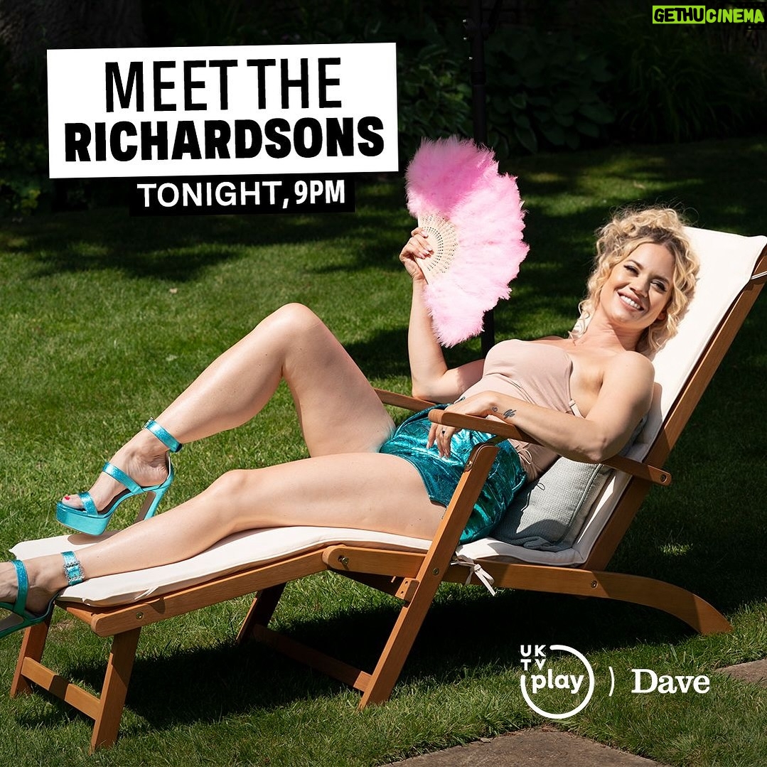Kimberly Wyatt Instagram - We’re the new neighbors in town. 😜 #meettherichardsons TONIGHT 9pm!!! @dave_tvchannel