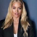 Kimberly Wyatt Instagram - Embracing the timeless style of @fairfaxandfavor – a cherished brand with a rich equine heritage. This divine blazer is a true favorite! 🐴 #EquestrianStyle #FairfaxAndFavor