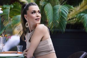 Kimya Gökçe Aytaç Instagram - Bölüm günü gelmiş! 🎈
#bayyanlış 
Akşam görüşmek üzere ⚡️❤️
📸: @mortezaatabaki 🙏🏻

@bayyanlisfox 
@foxturkiye
@goldfilmyapim