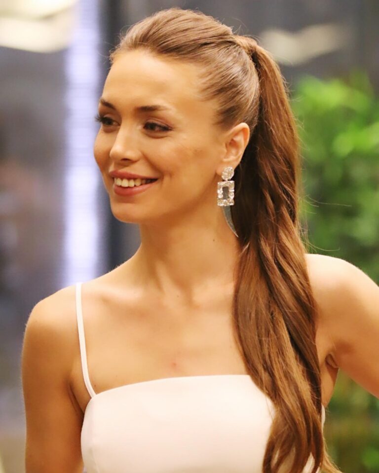 Kimya Gökçe Aytaç Instagram - Set 🧡 @sendendahaguzelfox @goldfilmyapim 💫 @ilkerbackstage 🙏🏻