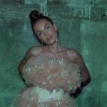 Kimya Gökçe Aytaç Instagram - Tüm EvosAngels ekibine teşekkürler müthiş bir röportaj çekimi oldu. Ekim sayısını kaçırmayın derim 😉 Dergi: @evosangels Düzenleme: @evrimeyaslak @eyaslak Foto: @kursadkarakus Retouch: @ilkeruzunalan Vision: @ozkanaydoganphoto Styling: @asliiplikcioglu Make up : @banusaadetmakeup Hair stylist: @zafertokgozcadde @blackandwhitecadde Video asistant: @ardaok_ @farnaz.fd