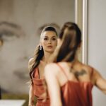 Kimya Gökçe Aytaç Instagram – Bölüm günü 🫀
@sendendahaguzelfox 
@goldfilmyapim
📸 -> @ilkerbackstage 🙏🏻
