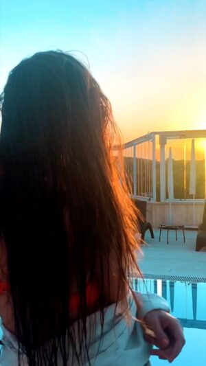 Kimya Gökçe Aytaç Instagram - Yaz ☀️ 🍓 
*
*

Video by : @sertanipek 
Styling by: @asliiplikcioglu