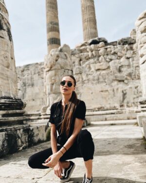 Kimya Gökçe Aytaç Instagram - “ The pleasent moment of sitting in front of the door, me and you
With two figures and two faces, with one life, me and you…
Joyful and careless, free from distracting myths, me and you…
Me and you without us, gather because of virtue-love- “