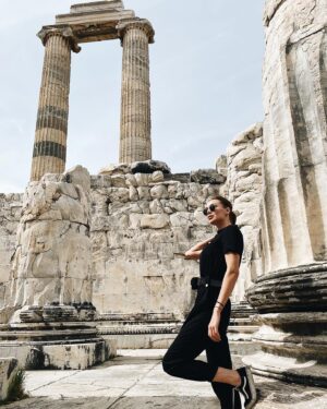 Kimya Gökçe Aytaç Instagram - “ The pleasent moment of sitting in front of the door, me and you
With two figures and two faces, with one life, me and you…
Joyful and careless, free from distracting myths, me and you…
Me and you without us, gather because of virtue-love- “