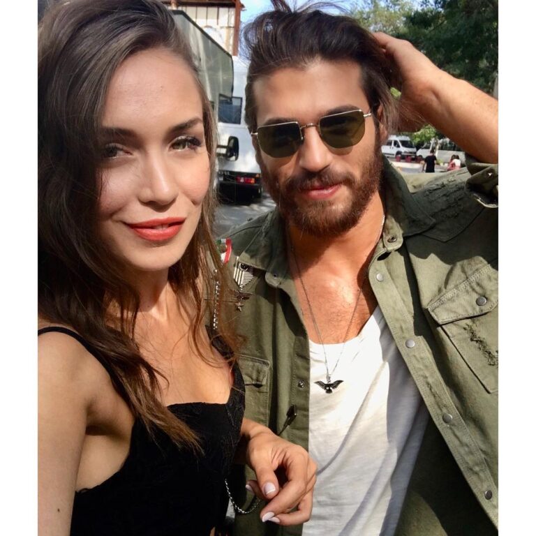 Kimya Gökçe Aytaç Instagram - Akşam hep birlikteyizzz 🌼 Erkenci Kuş yeni bölümüyle saat 20:00’de Star tv ekranlarında 🤗 #erkencikuş