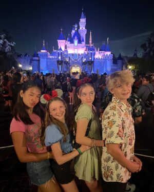 Kingston Foster Instagram - DISNEY DAY!! 🖤❤️ thank you so much @disneyland for hosting us! We had so much fun! 

#disneyland #californiaadventure #amusmentpark #summer #friends #tacos #spacemountain #guardianofthegalaxy #mickeymouse